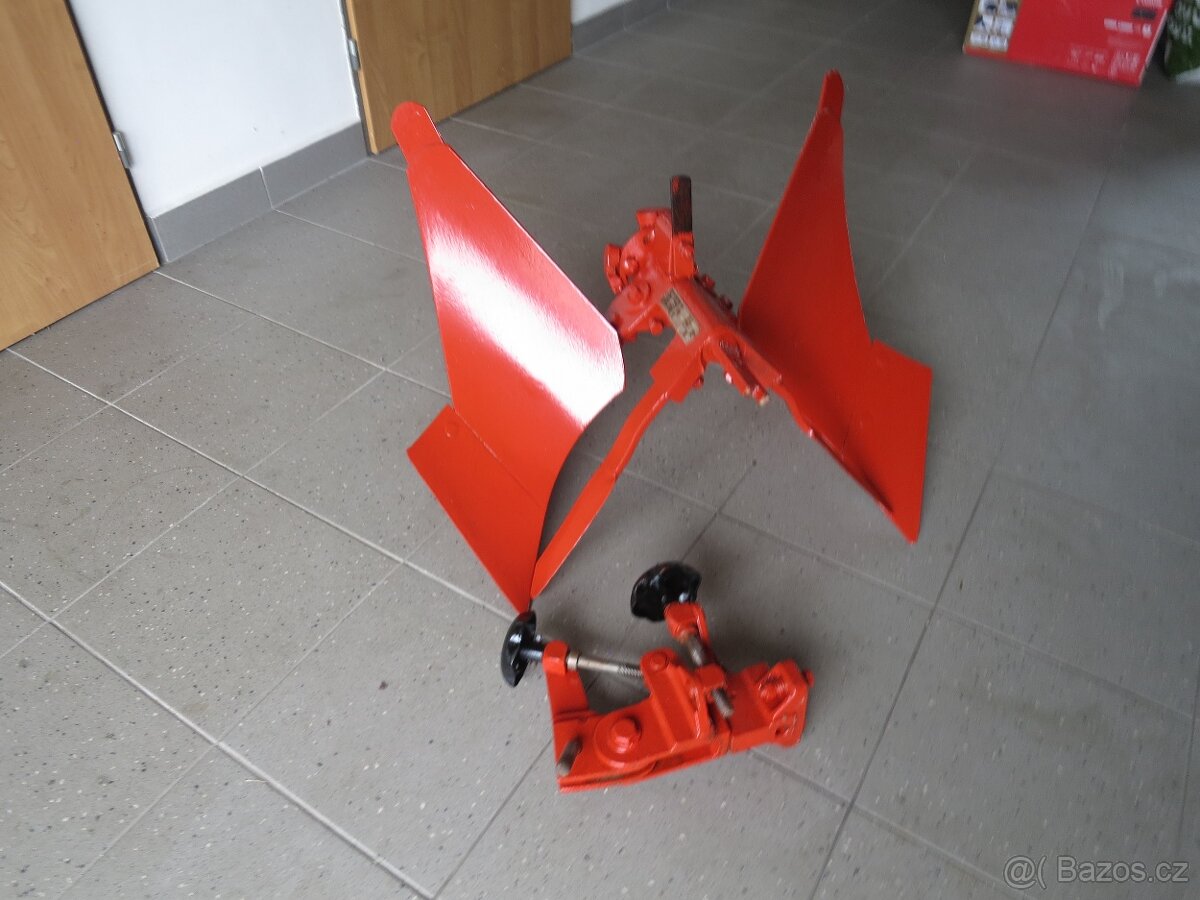 Oboustranný pluh VARI APH 352 + nastavovací těleso NT 3. - 2