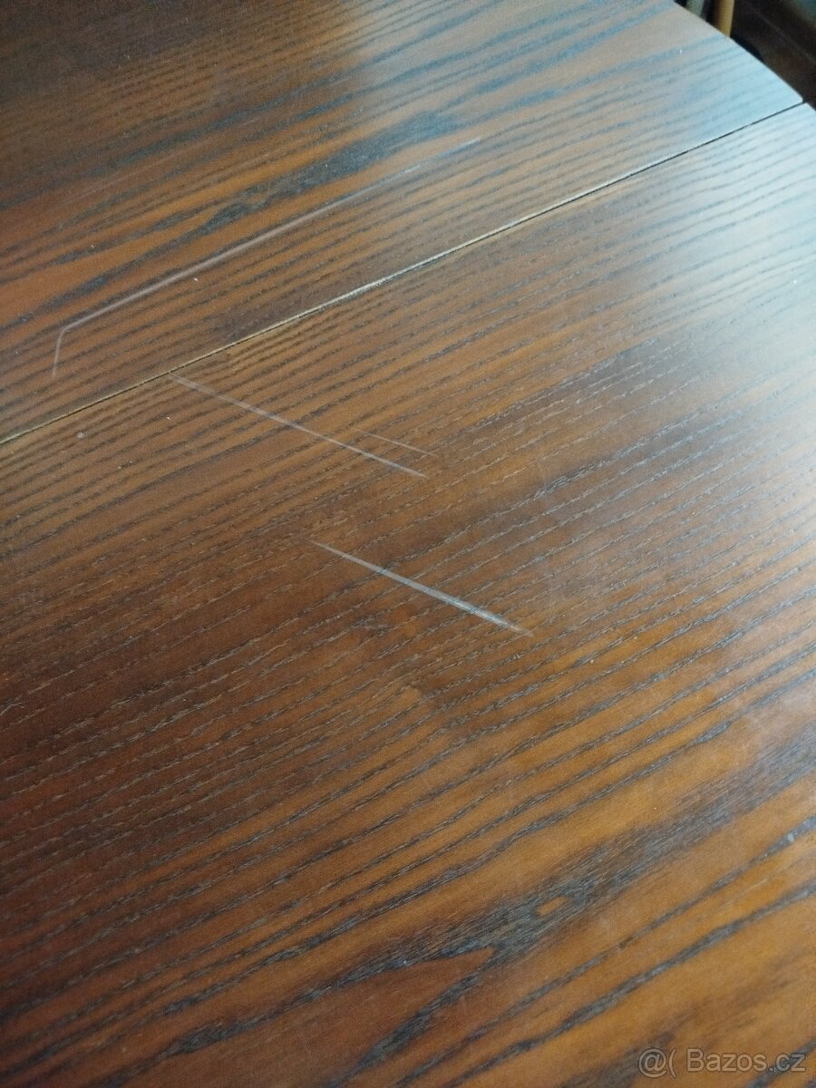 Rozkladaci jidelni stul - 2