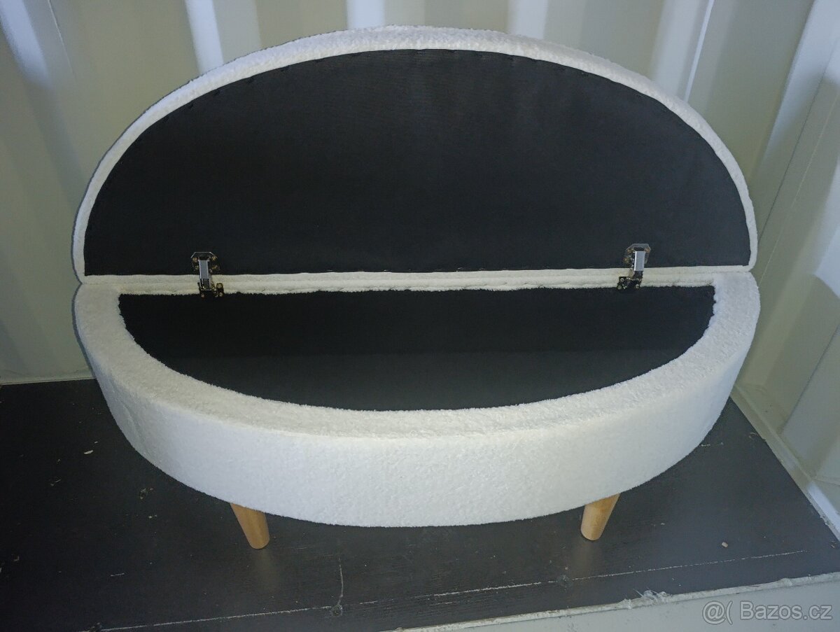 Taburet k posteli - 2