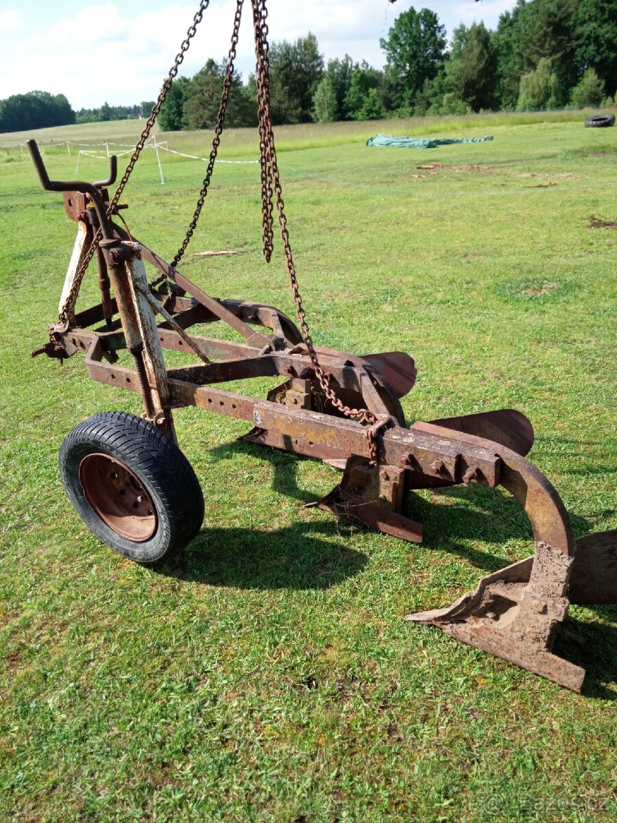 Tří radliční pluh - 2