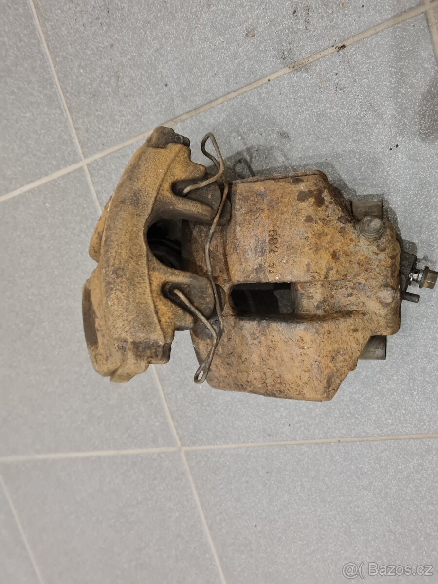 Brzdový třmen Octavia 2 Superb 2 Yeti Passat B6,B7 - 2