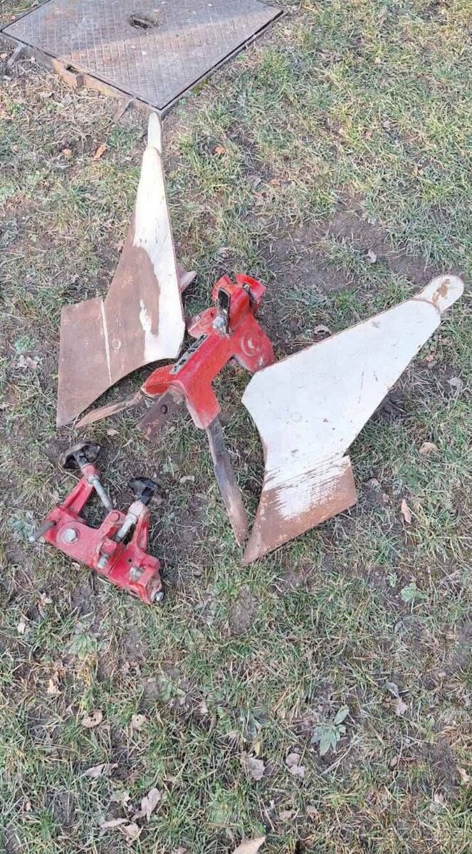 Oboustranný pluh vari APH-352 - 2