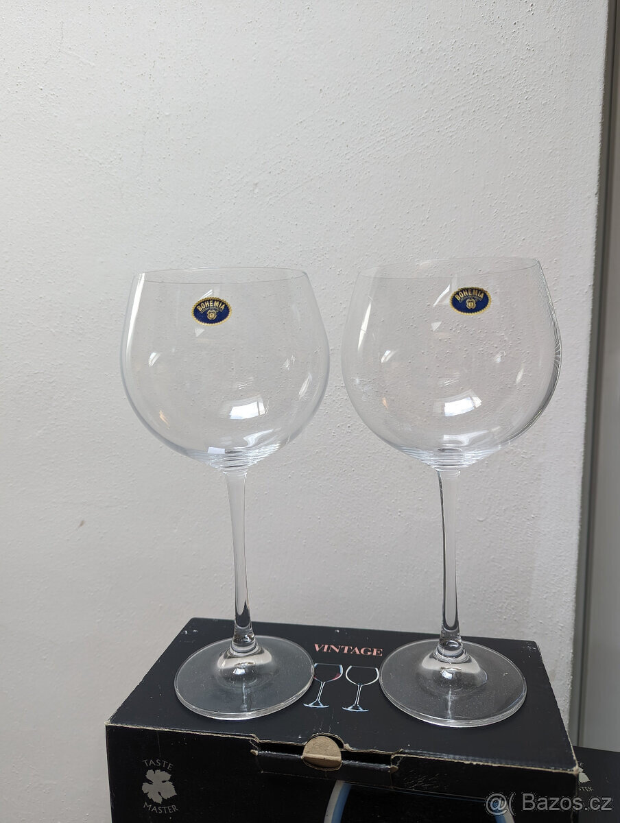 Vinné skleničky (Velké) s krabici (Bílý satenový vnitřek) - 2