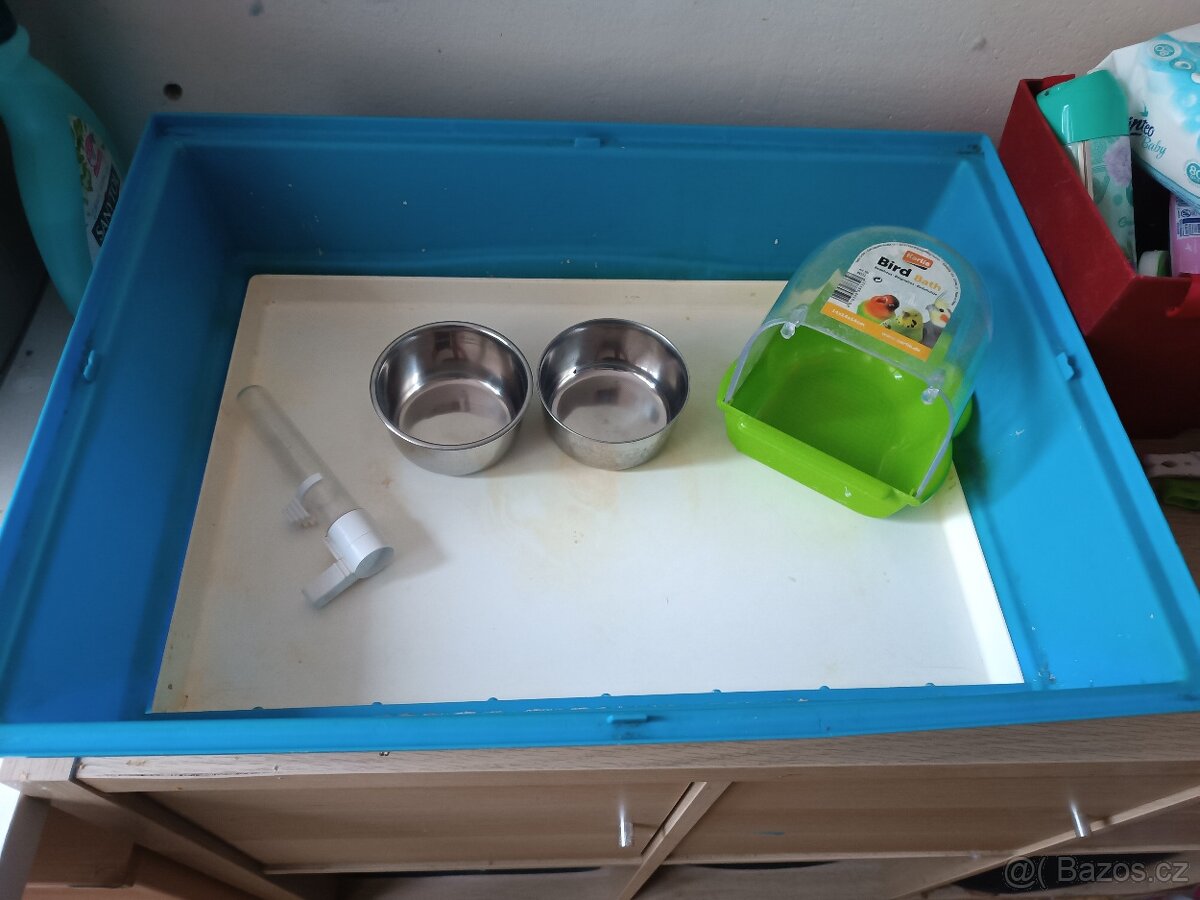 Krásná velká klec pro andulky papoušky. - 2