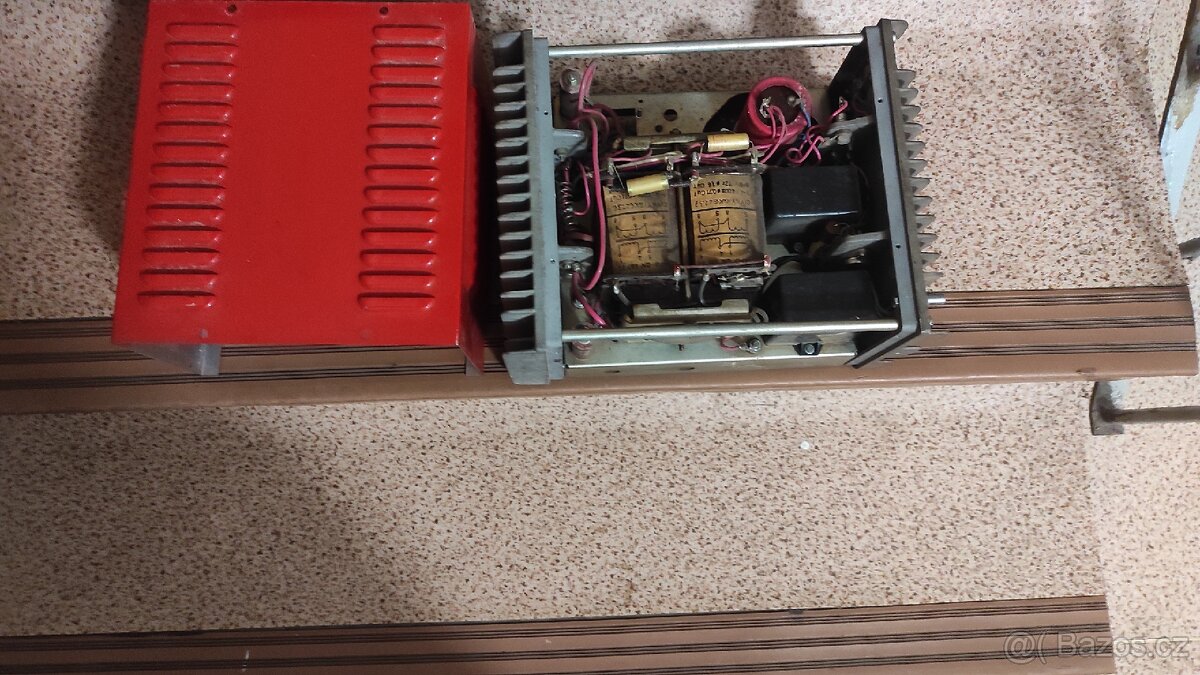 Napájecí zdroj pro radiostanici s nabíječkou - 2
