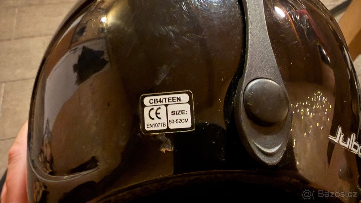 Lyžařské boty a helma - 2