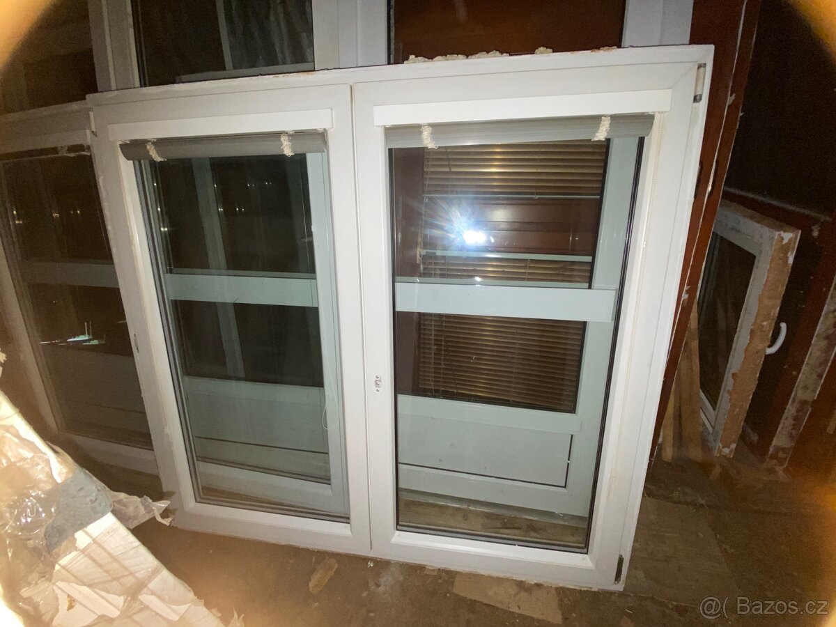 Použíté plastové okno s žaluziemi 168x148cm - 2
