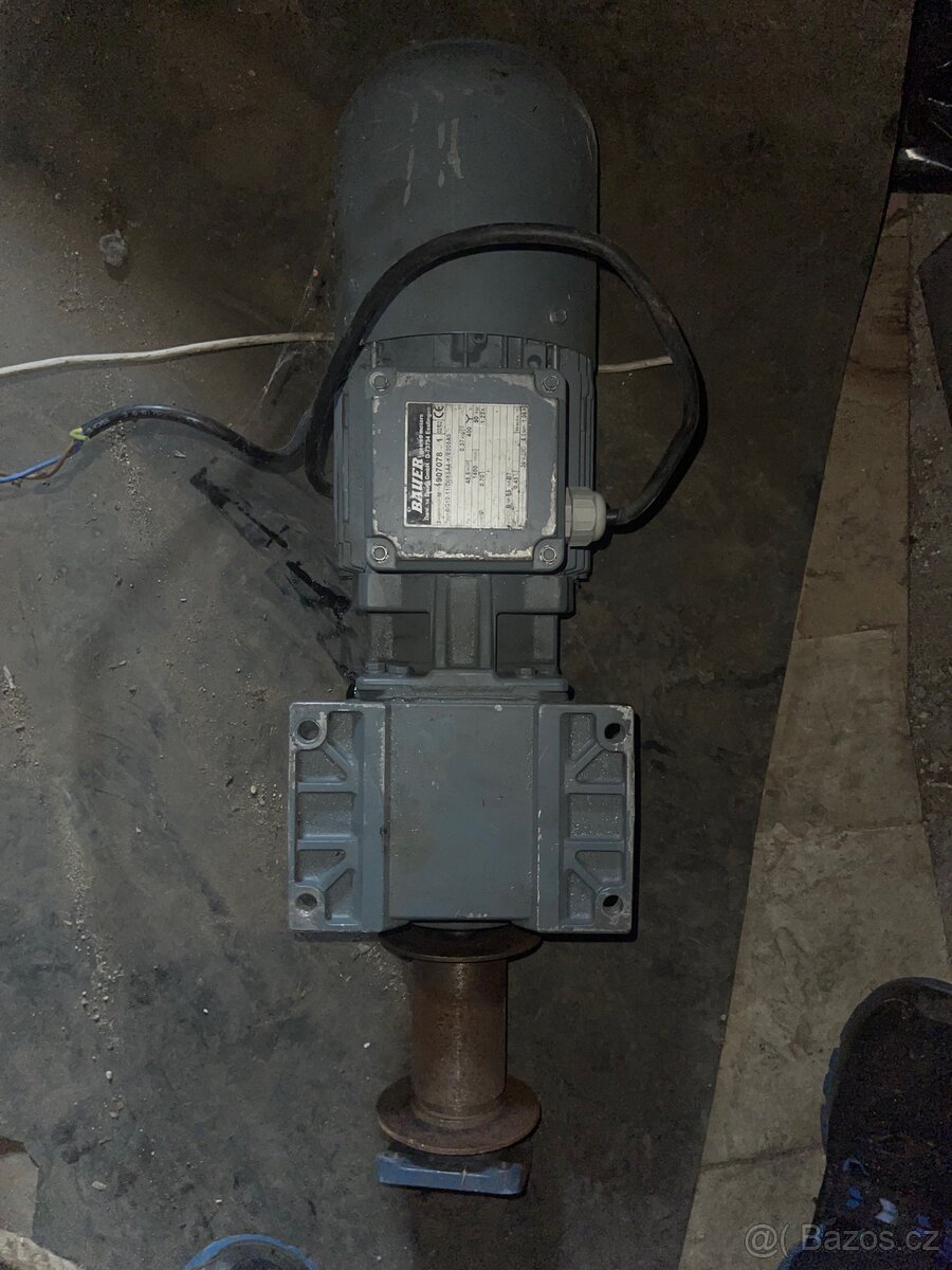 Motor s převodovkou 230/400V a elektrickou brzdou, naviják - 2