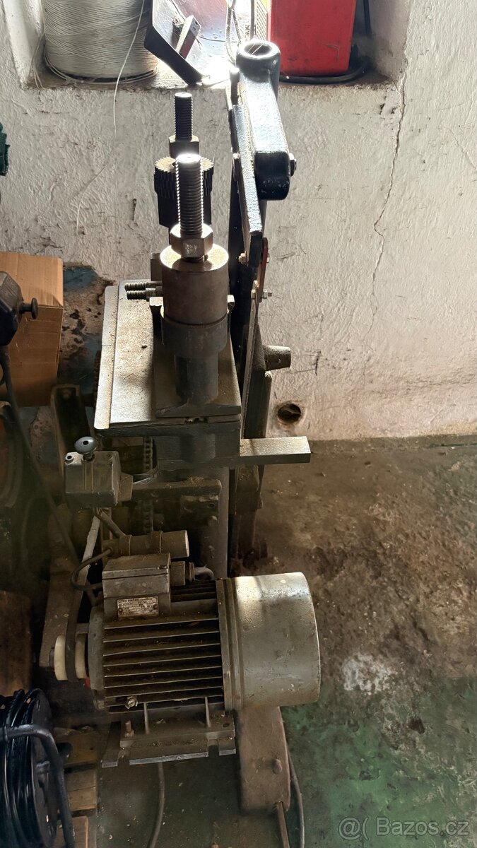 Masivní pila na řezání traverz - 2