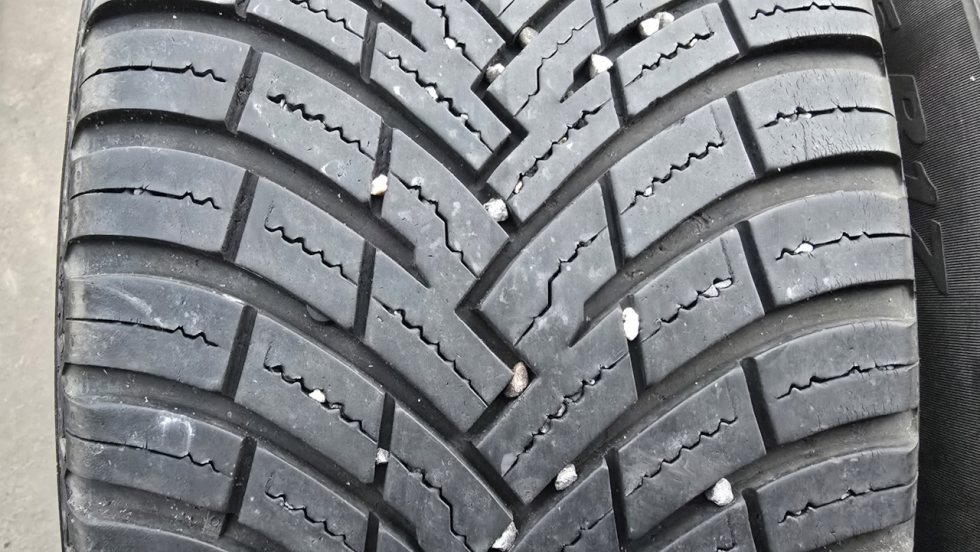 Celoroční pneu 215/55/17 Pirelli - 2