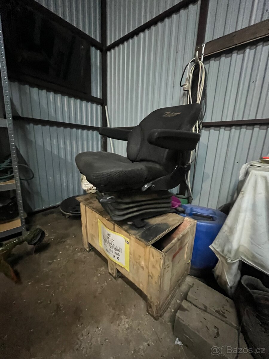 Odpružena sedačka Zetor - 2