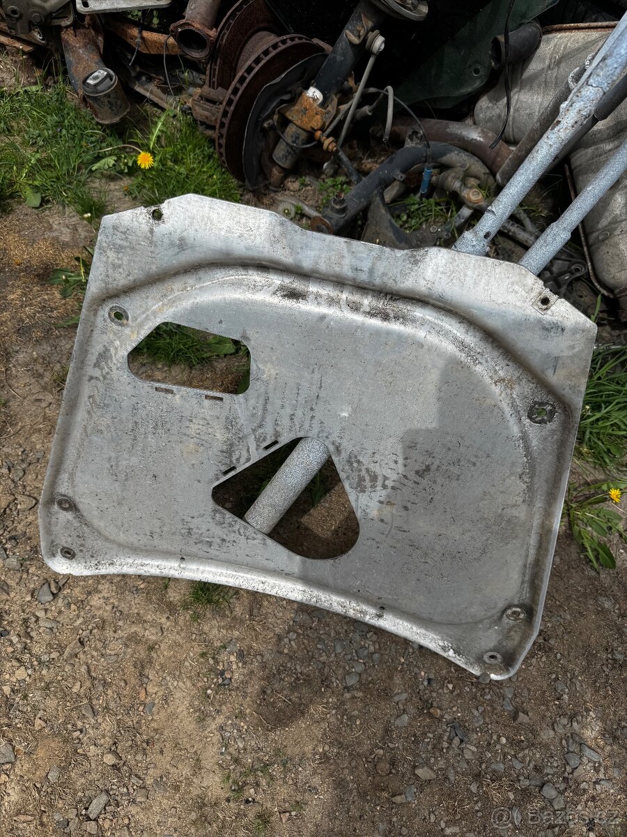 Bmw x5 e53 kryt pod motor - 2