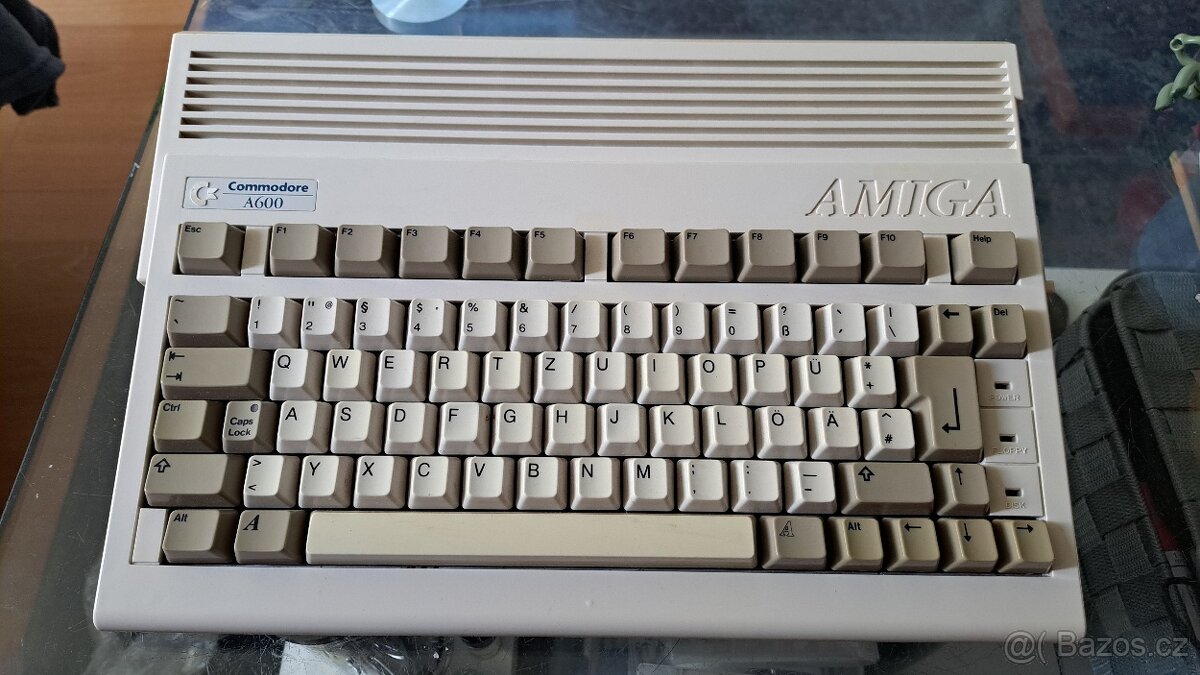 Prodám Commodore Amiga 600, myš, zdroj, joystick - 2