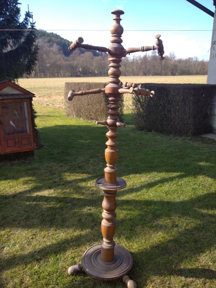 starý stojanový věšák - 2