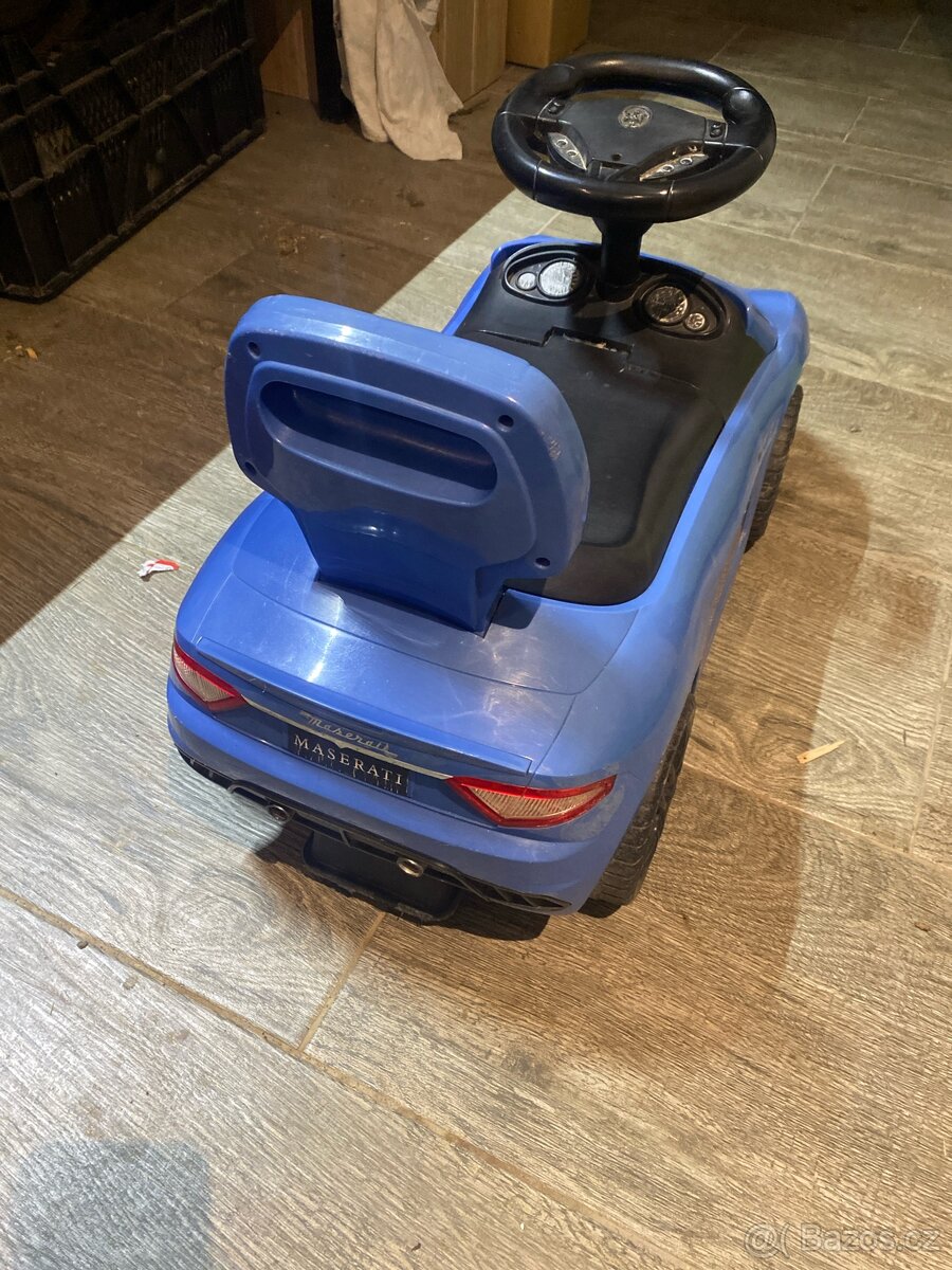 ODRÁŽEDLO MASERATI - 2