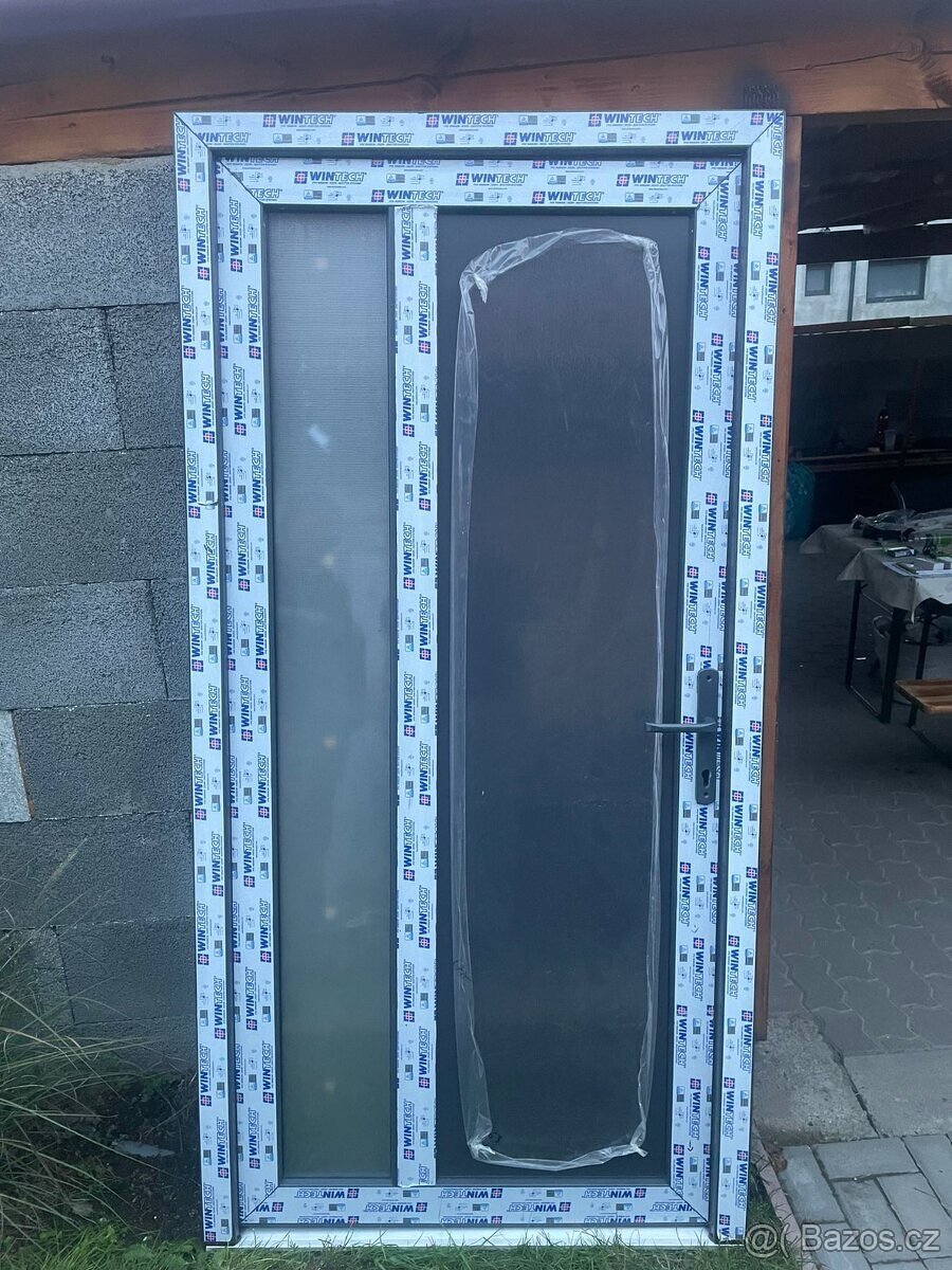 Prodám vchodové plastové dveře - 2