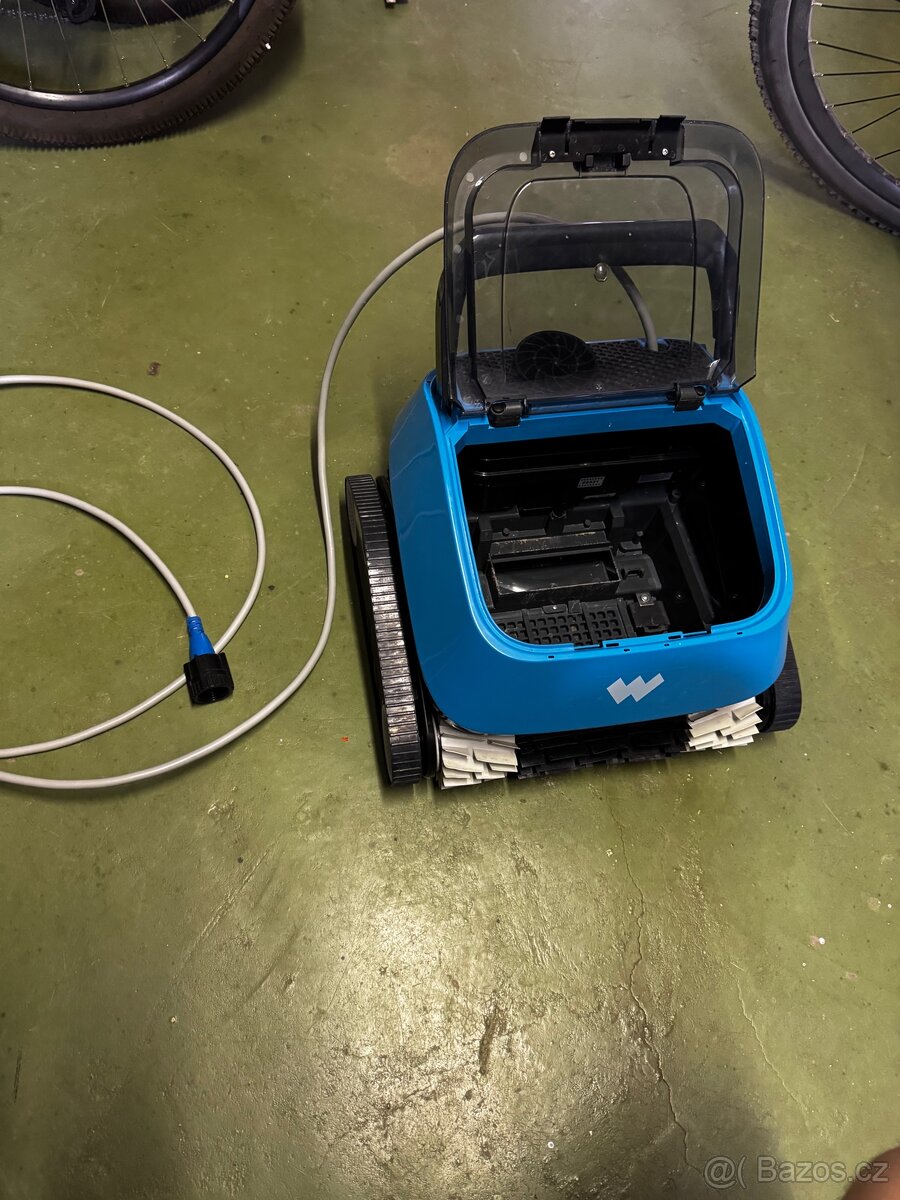 Automatický vysavač azuro warrior - 2