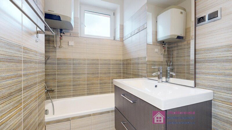 Prodej bytu 3+kk, Dlážděná, Zaječí - 2