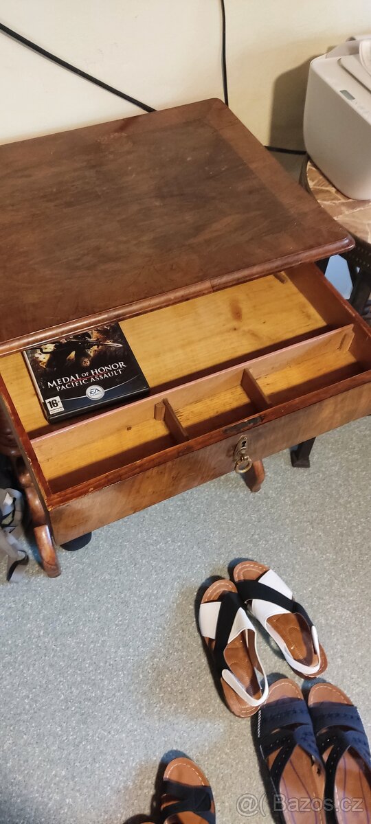 Stolek Historismus - 2