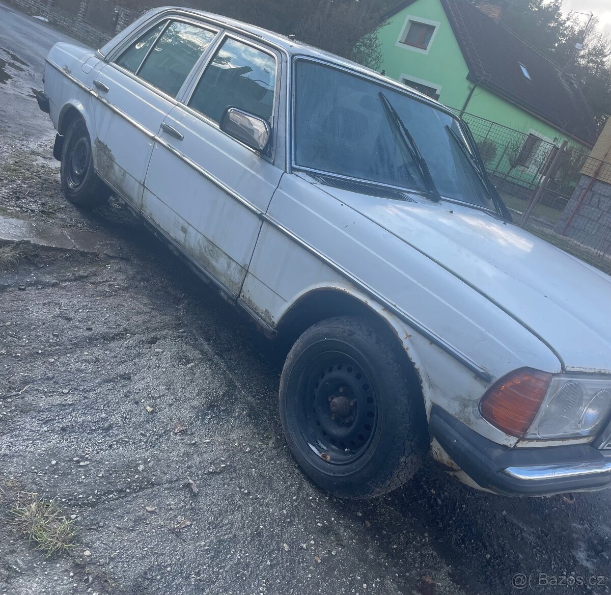 Mercedes Benz w123 2kusy - 2