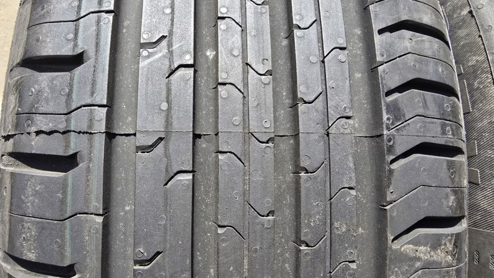 Letní pneu 215/55/17 Continental - 2