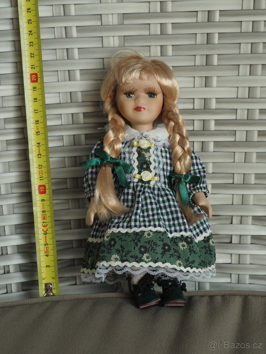 Porcelánová panenka - střední zelená - 2