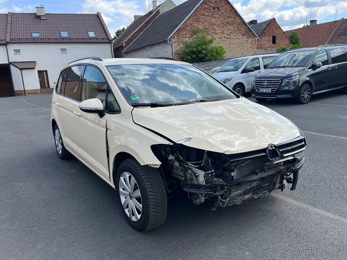 VW TOURAN 2.0ZDI DSG 7míst rv.2022 - 2