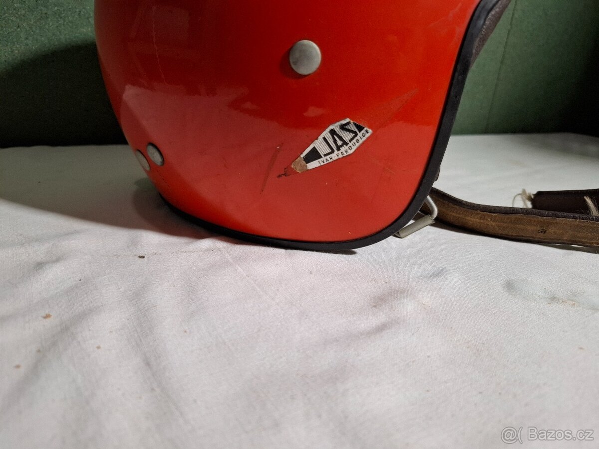 Stará přilba JAS - 2
