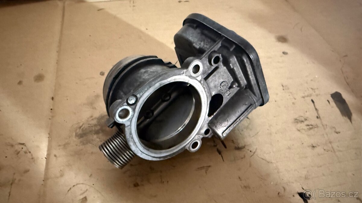 BMW 320d N47 – škrticí klapka / klapka sání - 2