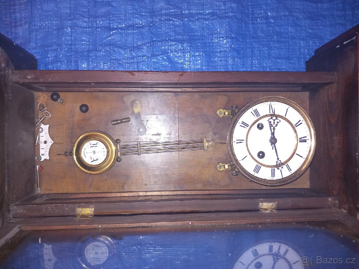 Kyvadlové nástěnné hodiny - 2