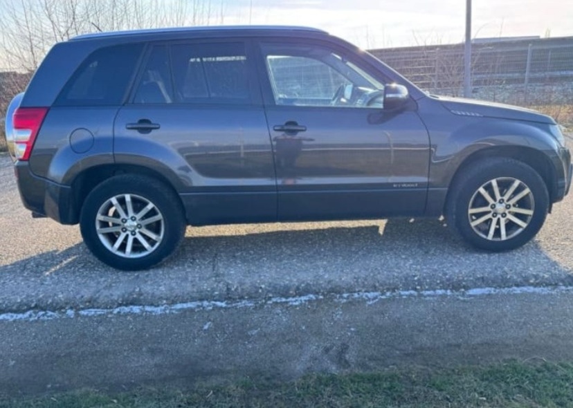 Suzuki Grand Vitara 2.4 benzin LPG 4x4 - 2