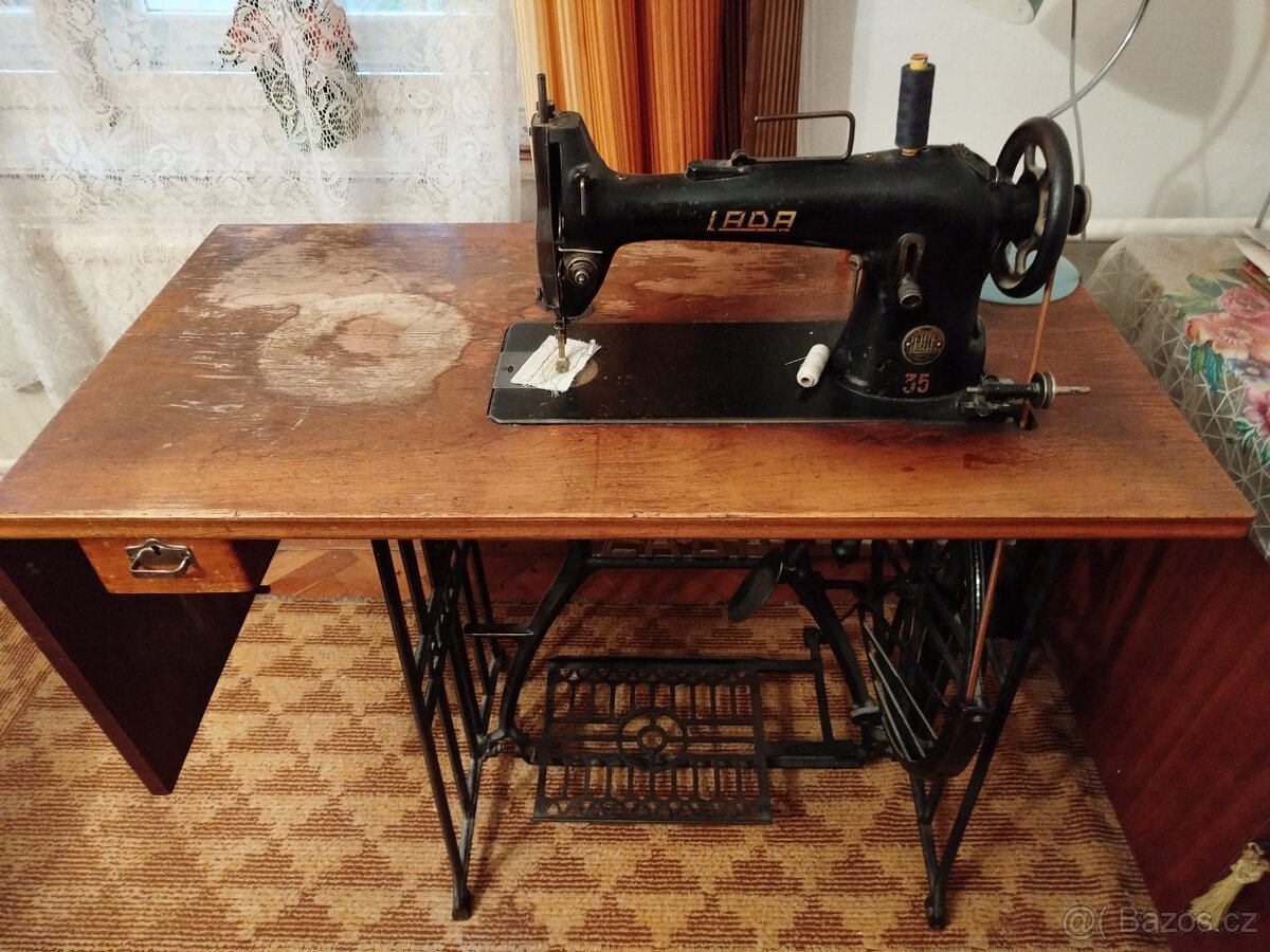 Šlapací šicí stroj Lada - 2
