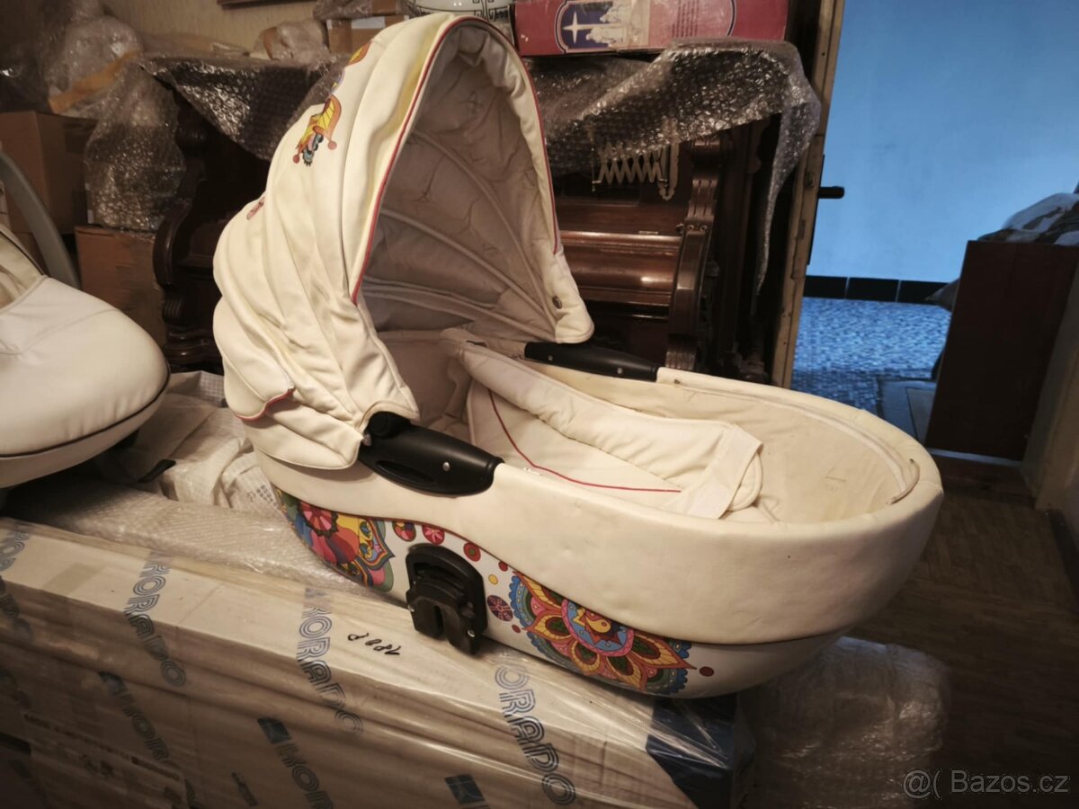 Kočárek Junama - 2