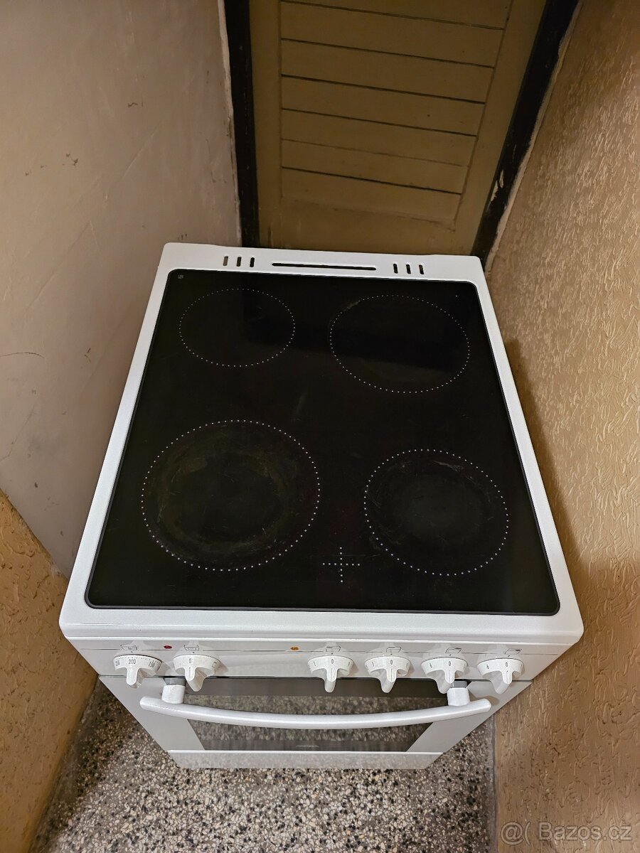 Prodám elektrický sporák Mora - 2