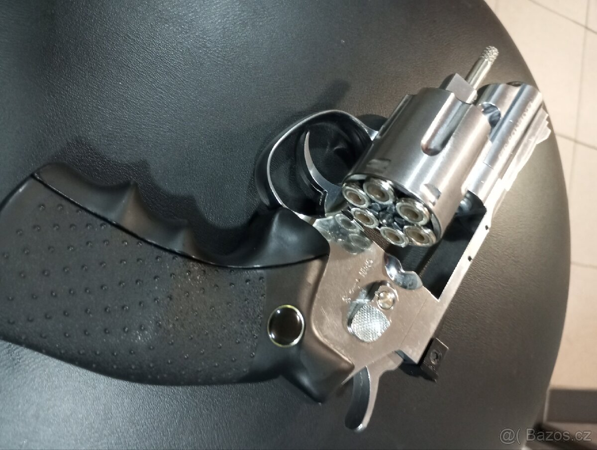 Prodám vzduchovou pistoli colt Legends s25 - 2