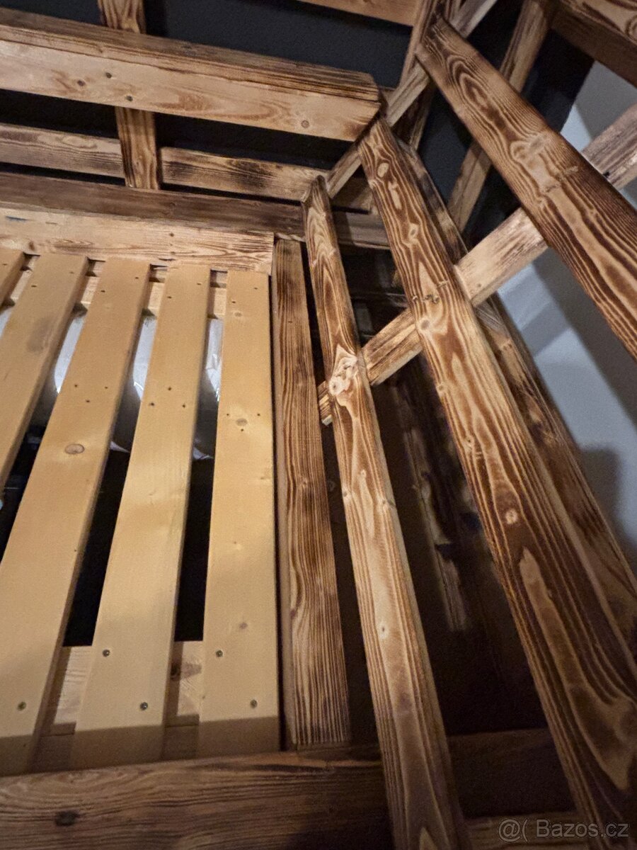 Paletová postel - 2