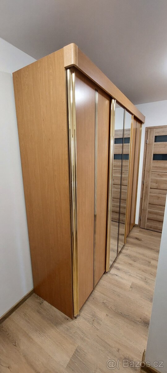 Šatní skříň - 2