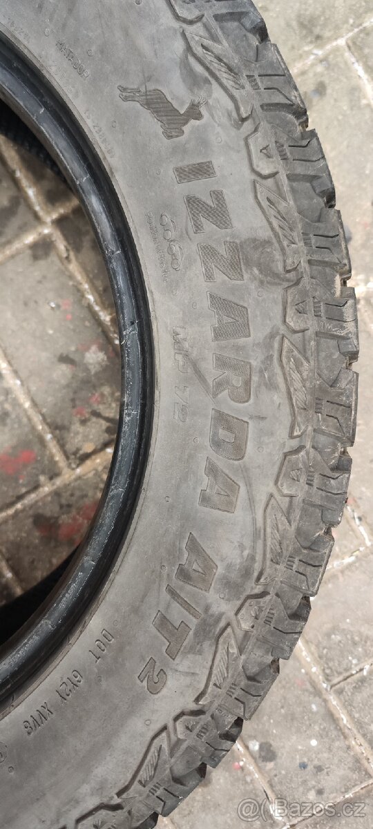Pneu 225/65R17 - 2