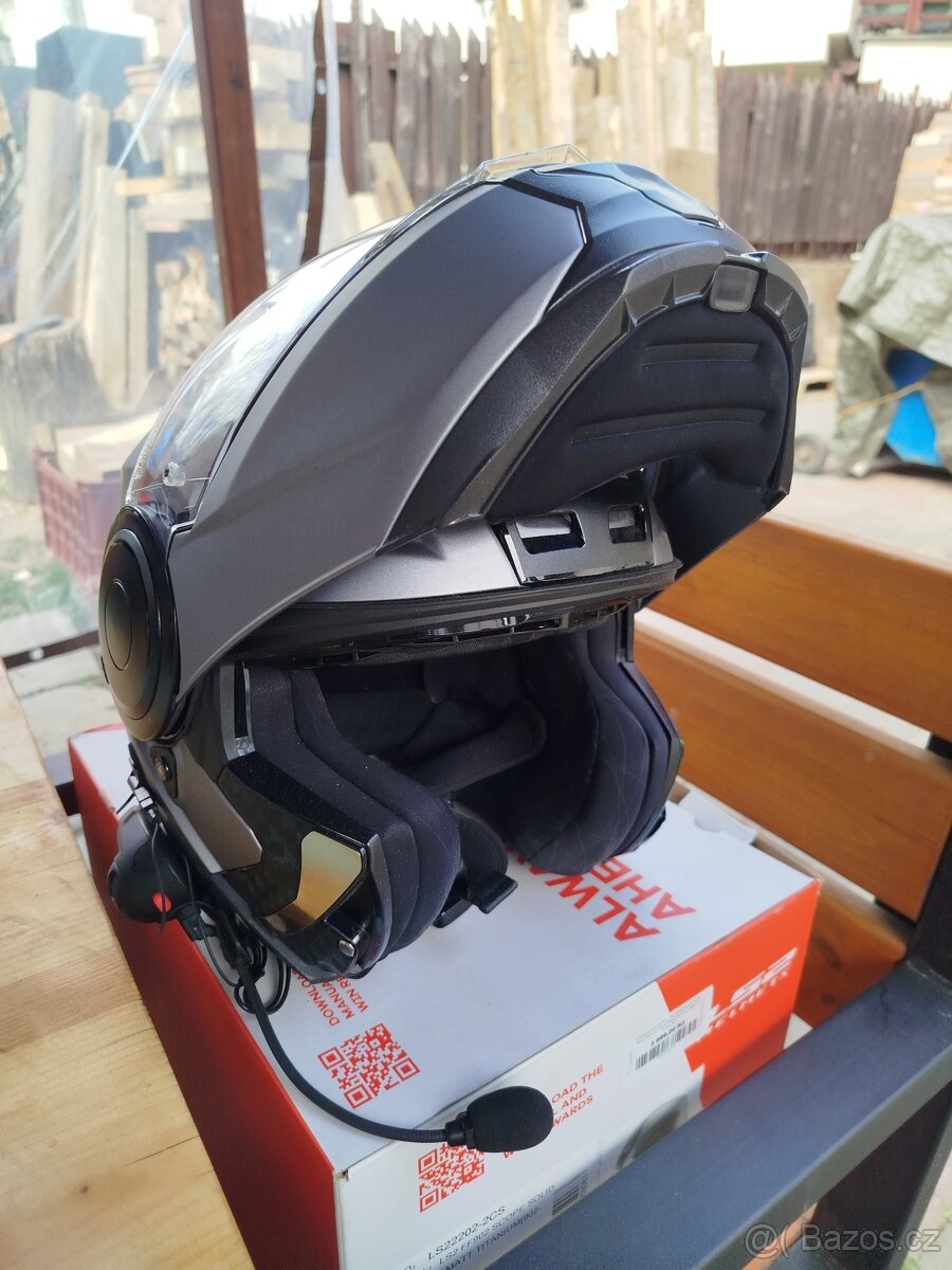 Helmy včetně handsfree - 2