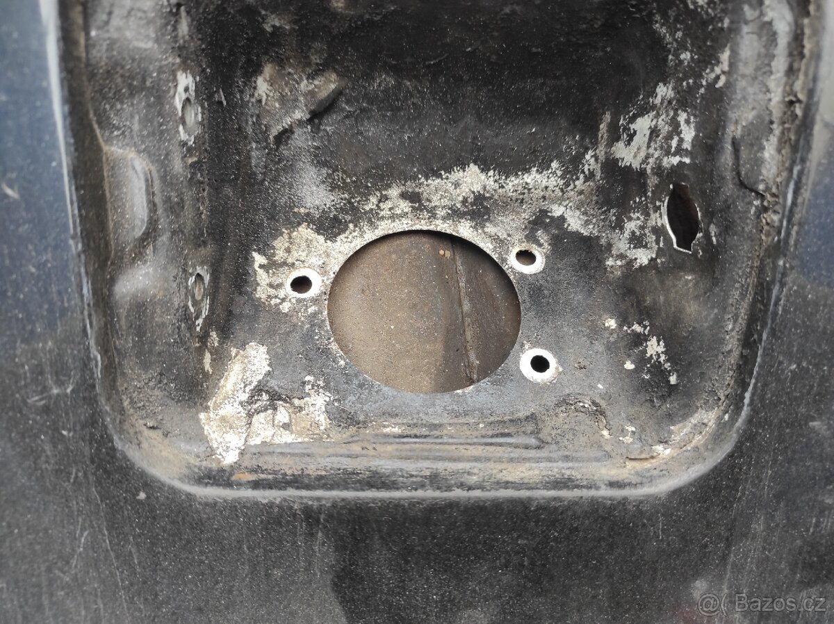 Výřez nádrže - 2