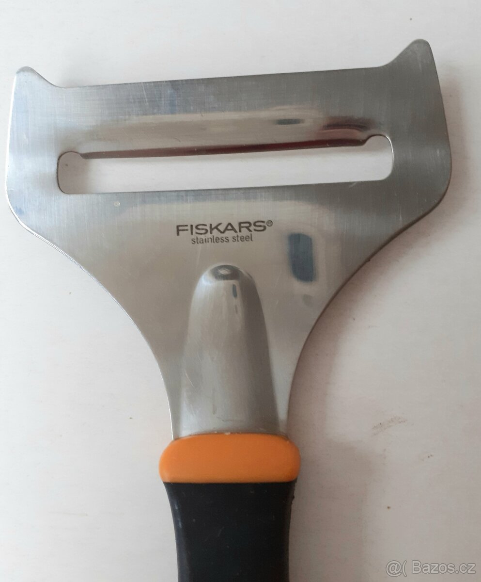 Plátkovač na sýr Fiskars - 2