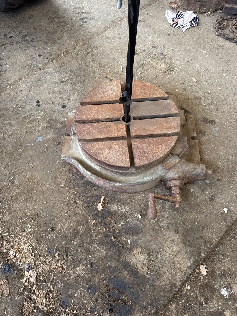 Prodám děličku, otočný stůl - 2