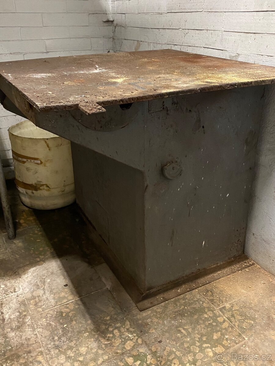 KOVÁŘSKÁ VÝHEŇ S ODSÁVÁNÍM A VENTILÁTOREM - 2