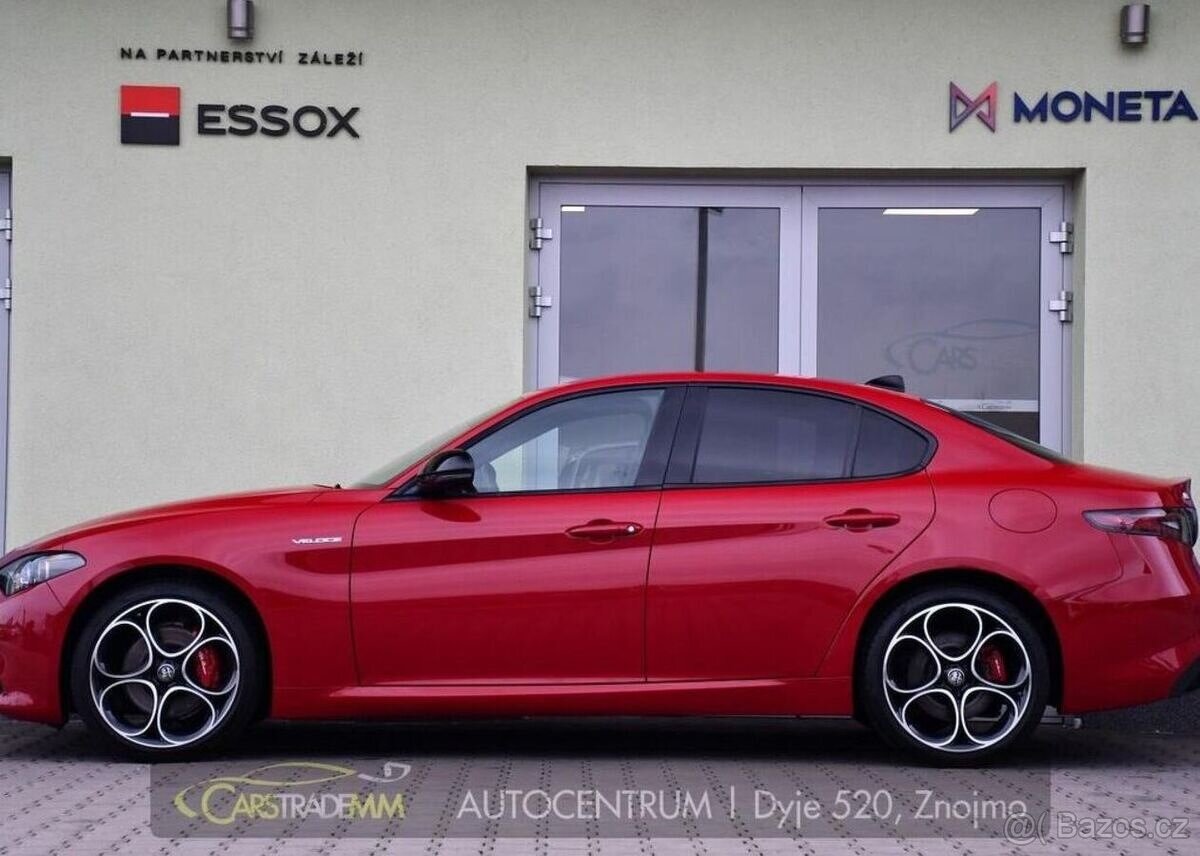 Alfa Romeo Giulia 2,2D AT8-Q4 VELOCE - 2