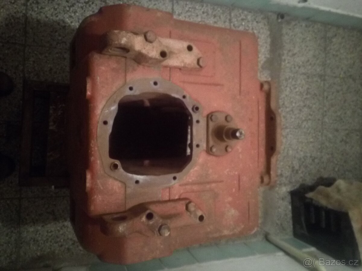 Prodám obal rozvodovky na Zetor - 2
