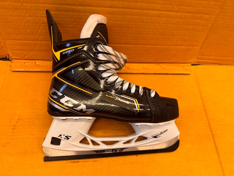 BRUSLE CCM TACKS 9370 , vel. 42/7 D - 2