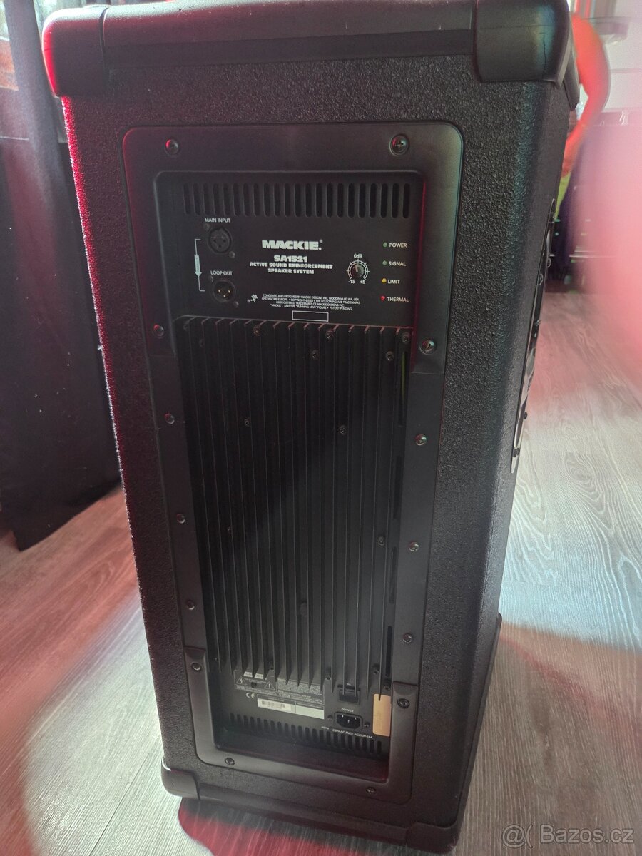 Mackie 1521 sa aktív - 2