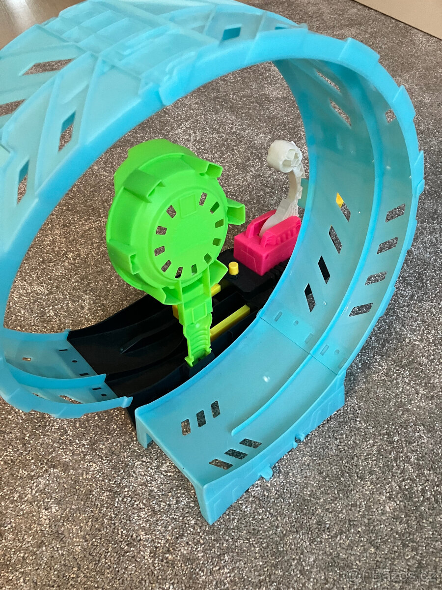 Hot Wheels Monster trucks svítící ve tmě - - 2