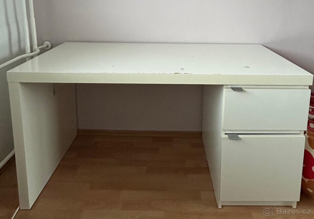 Daruji psaní stůl - 2