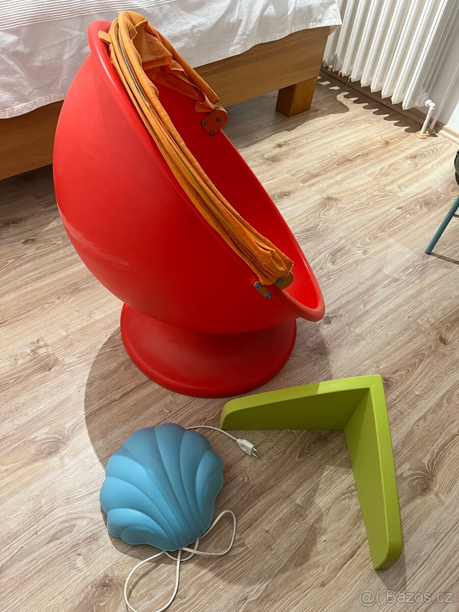 Otočné křeslo, lampa, polička - 2